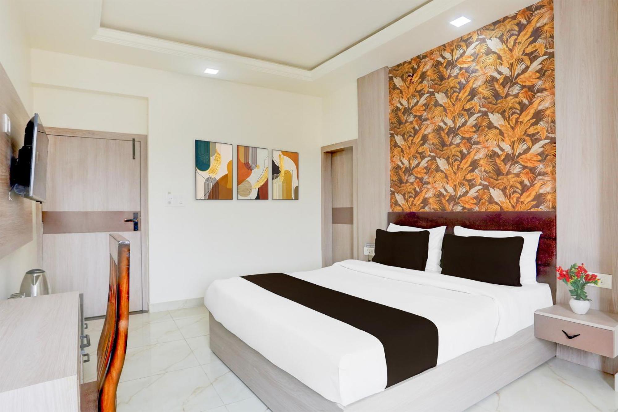 Collection O The Vidya Grand Hotel Rudrapur Ngoại thất bức ảnh