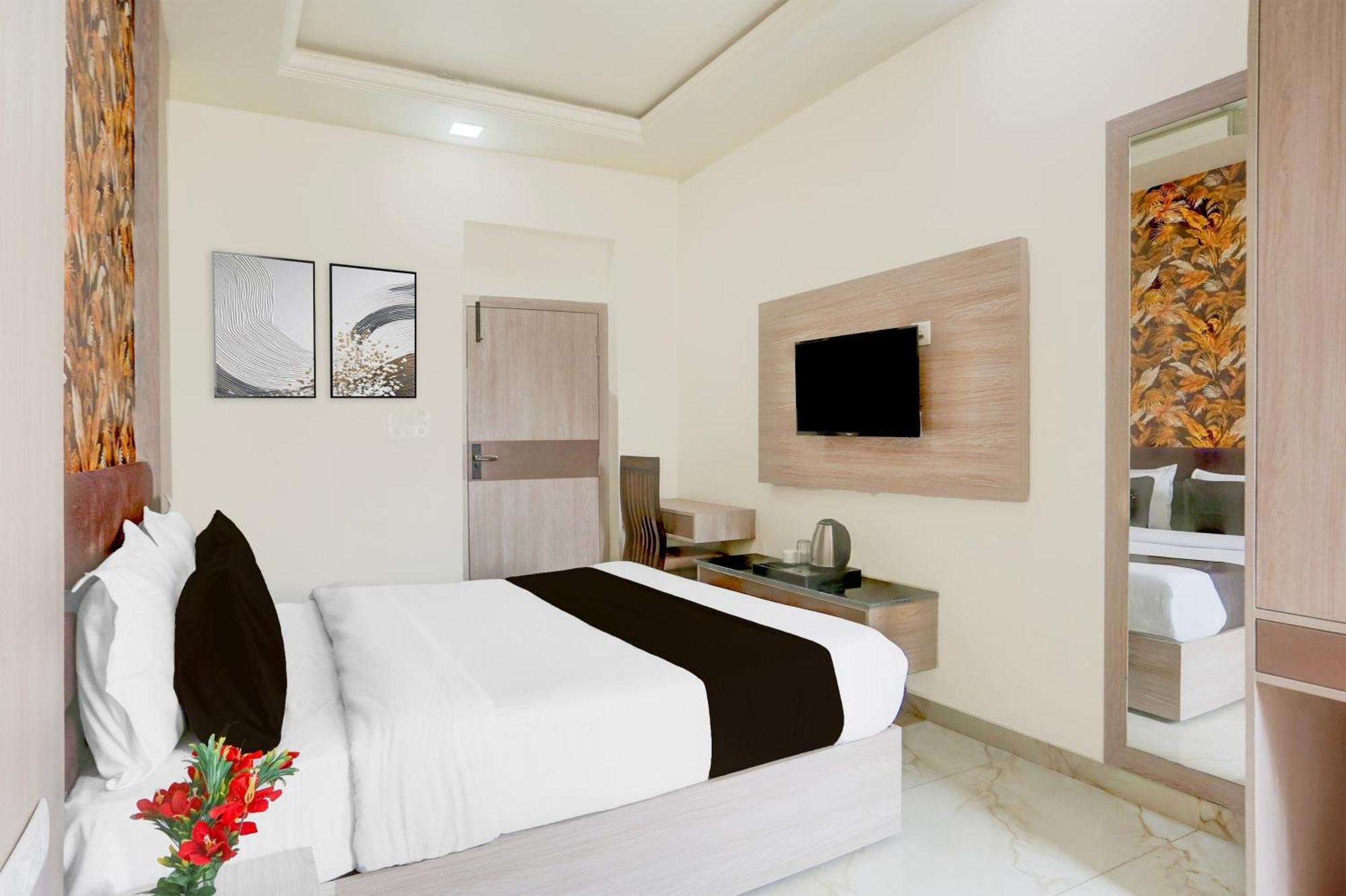 Collection O The Vidya Grand Hotel Rudrapur Ngoại thất bức ảnh