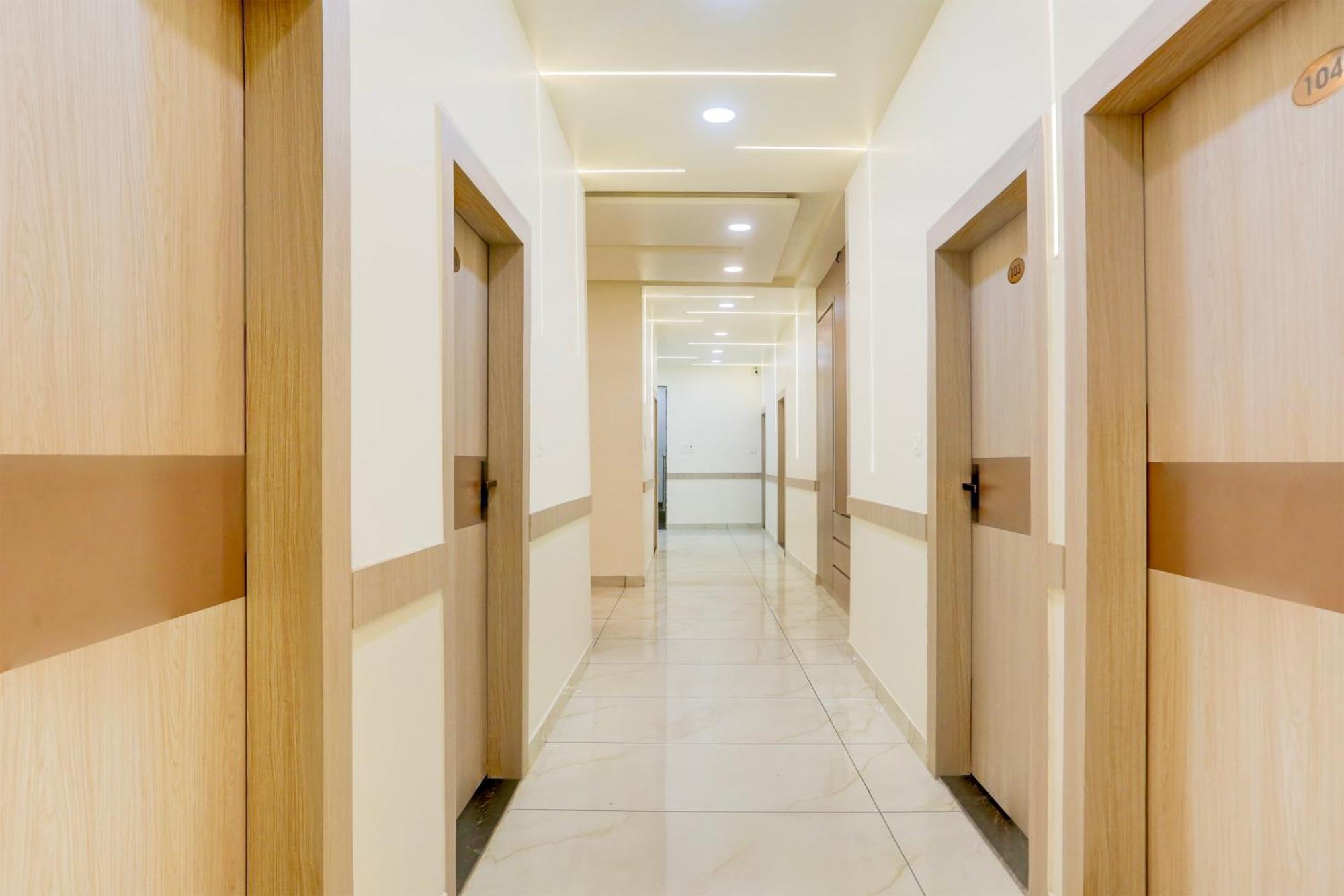 Collection O The Vidya Grand Hotel Rudrapur Ngoại thất bức ảnh